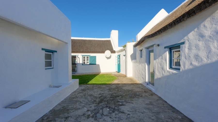 6 Bedroom Property for Sale in Struisbaai Western Cape